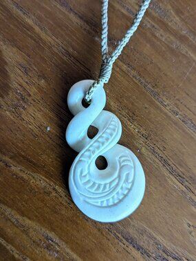 Unique Vintage Māori Style Carving Pendant – Triple Twist Pikorua Necklace